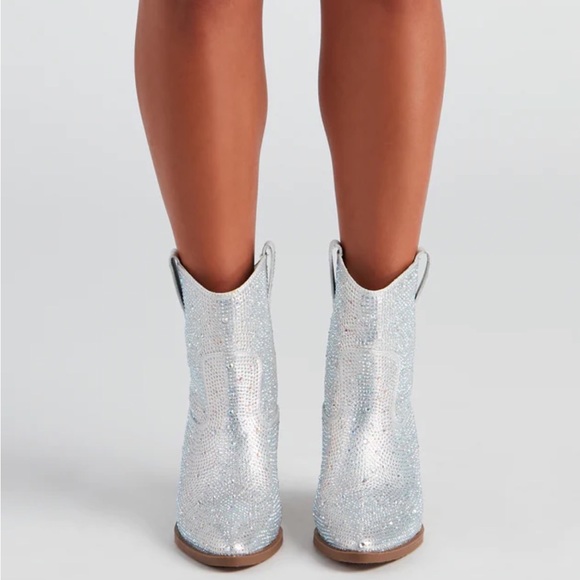 NEW Silver Western Style Bedazzled Cowboy Ankle Boots - Picture 4 of 16